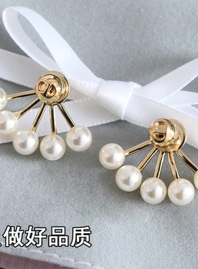 2025年新款爆款CD字母珍珠扇形耳环金色复古做旧后挂式高级感耳钉