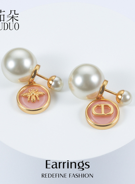 2025年新款爆款CD字母蜜蜂珍珠耳环高级感果冻耳饰韦雪同款耳钉女