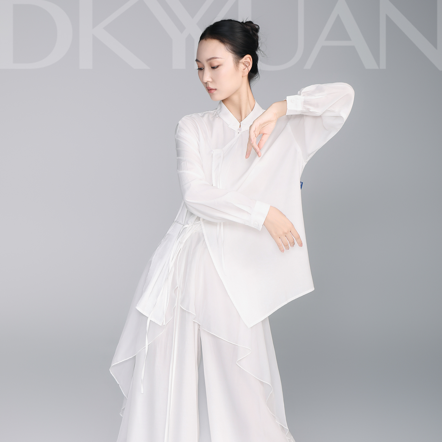 豆蔻依缘现代舞新中式练功服宽松显瘦斜襟长袖上衣中国舞舞蹈服女