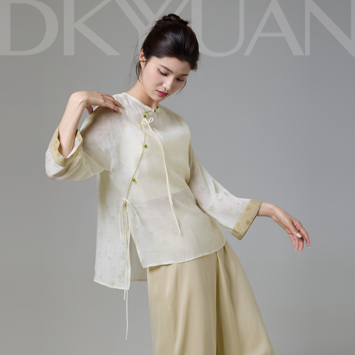 豆蔻依缘现代舞练功服新中式长袖上衣身韵服显瘦古典舞蹈服演出服图片
