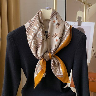 羊毛围巾女款2025新款秋冬小方巾薄款高级感护颈羊绒三角丝巾妈妈