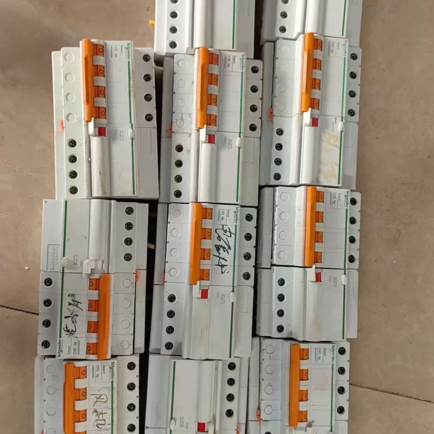 可维修EA9漏电保护器4P 20C25A32A40A63A原议价
