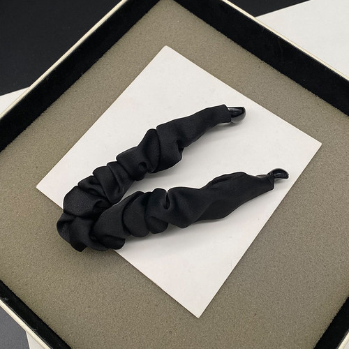 毛虫发夹缎面淑女风黑白花纹