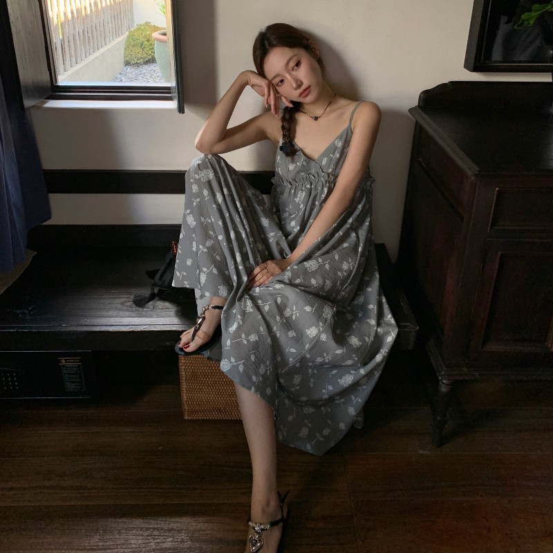 广州十三行 清仓不退2024夏季纯欲吊带连衣裙女性感深v碎花长裙女