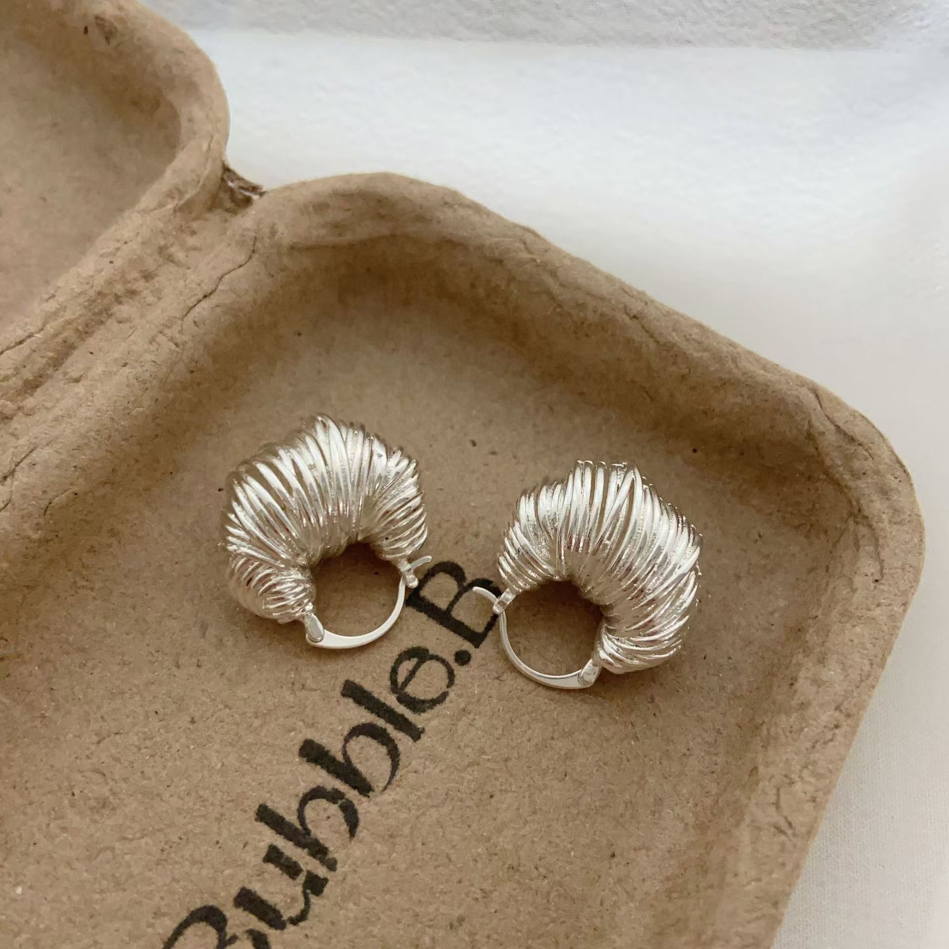 十里间小众通勤拉丝耳扣耳环