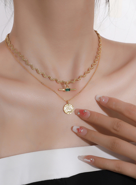 十里间祖母绿杠杆叠戴小众项链