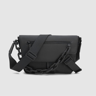 男包2025春夏新款机车链条装饰斜挎包时尚青年潮流大容量马鞍包包