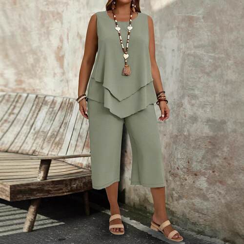 Sleeveless top, cropped pants, two-piece set