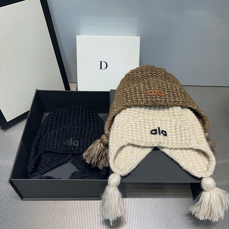 秋冬小众针织帽女百搭防寒护耳毛线帽显脸小骑行滑雪包头雷锋冷帽