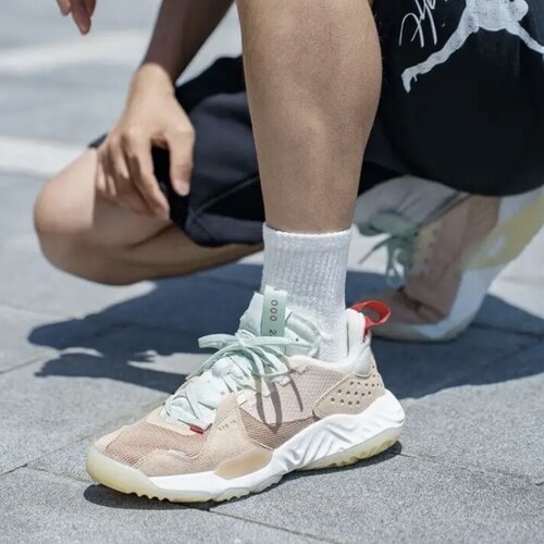 NIKE/耐克男子JORDAN DELTA低帮透气运动篮球鞋棕色CD6109-200