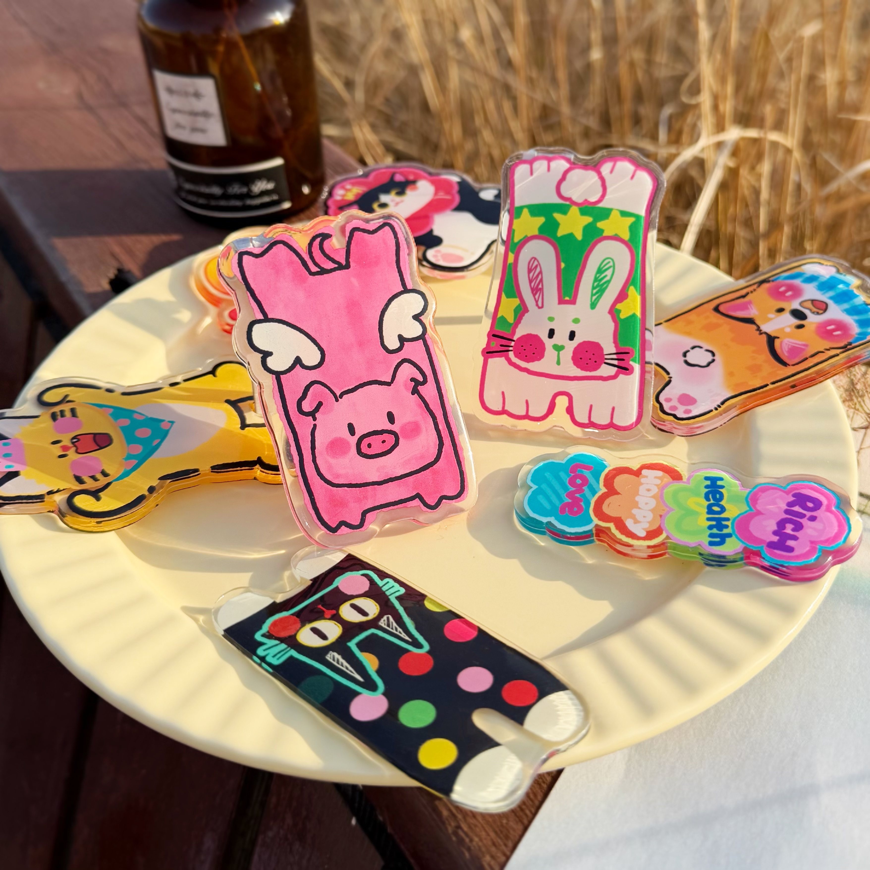 原创小猪手机壳支架可折叠滴胶卡通可爱少女款桌面便携式背贴手持手机