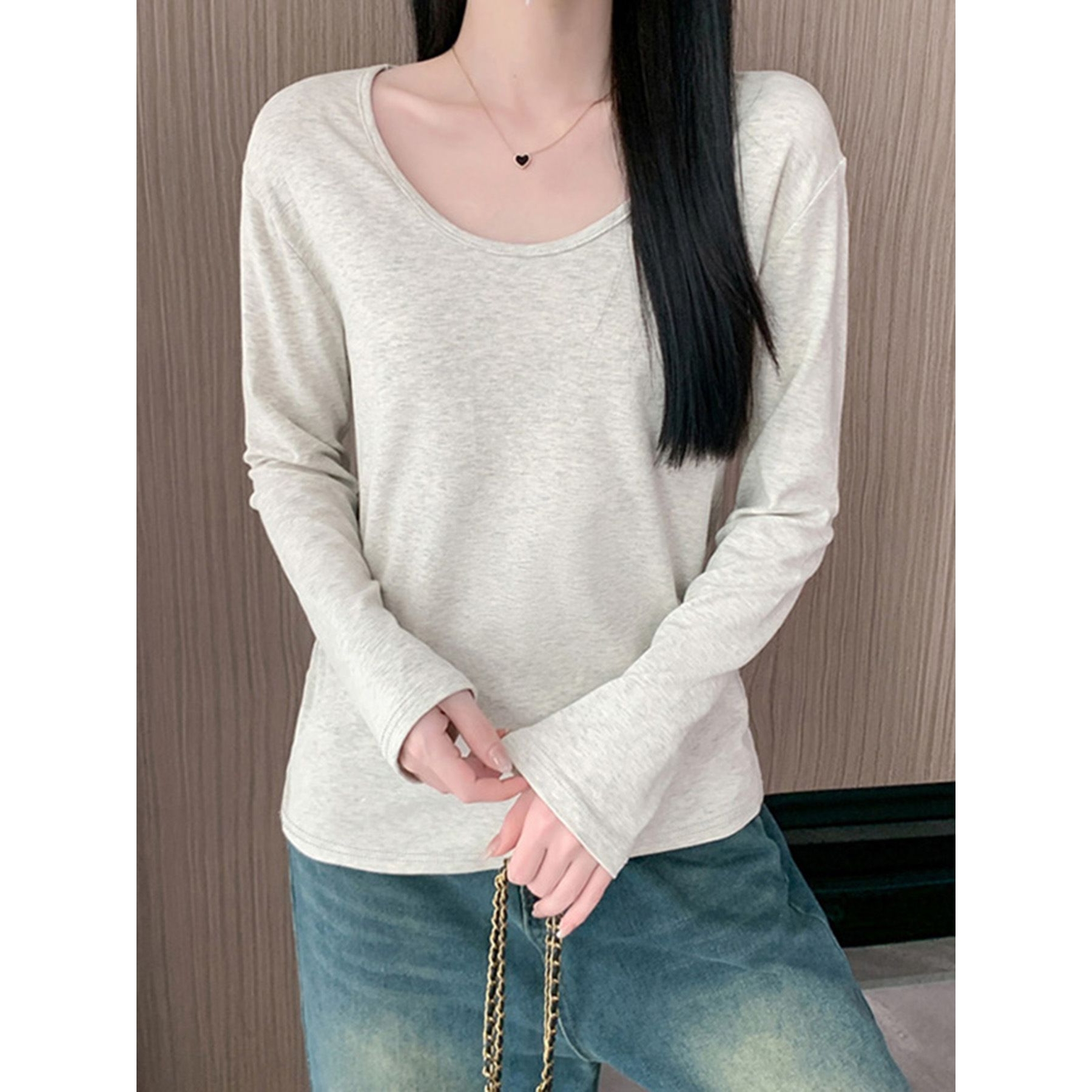 纯欲白色U领打底衫长袖T恤女初秋慵懒感宽松休闲绝美纯棉基础上衣