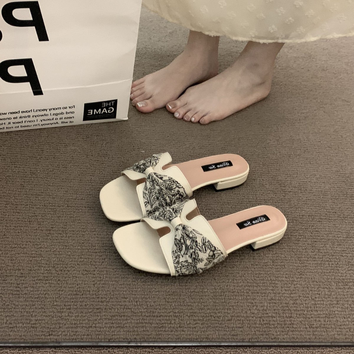 羊皮版！法式红色气质小凉拖复古平底一字拖鞋女新款夏季外穿度假