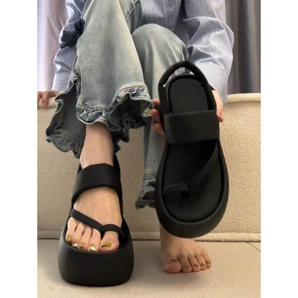 羊皮版~厚底增高套趾一字带凉鞋女踩屎感舒适软底松糕厚底高跟鞋