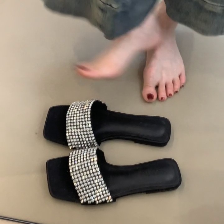羊皮版！法式平底一字拖鞋仙女鞋子外穿新款高级感气质水钻凉拖鞋
