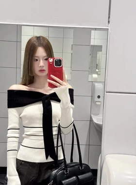 一字肩针织衫女撞色条纹修身短款露肩长袖秋冬上衣