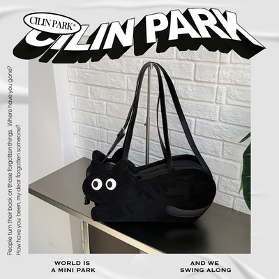 CILINPARK趴趴小猫手提斜挎包旅行出行可爱冬日黑色男女通用校园