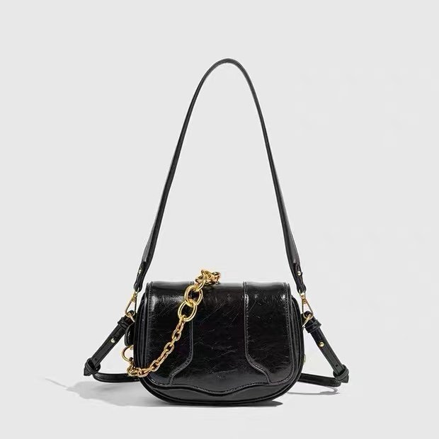 2025新款复古文艺风链条女包黑色翻盖单肩斜挎包时尚百搭腋下包