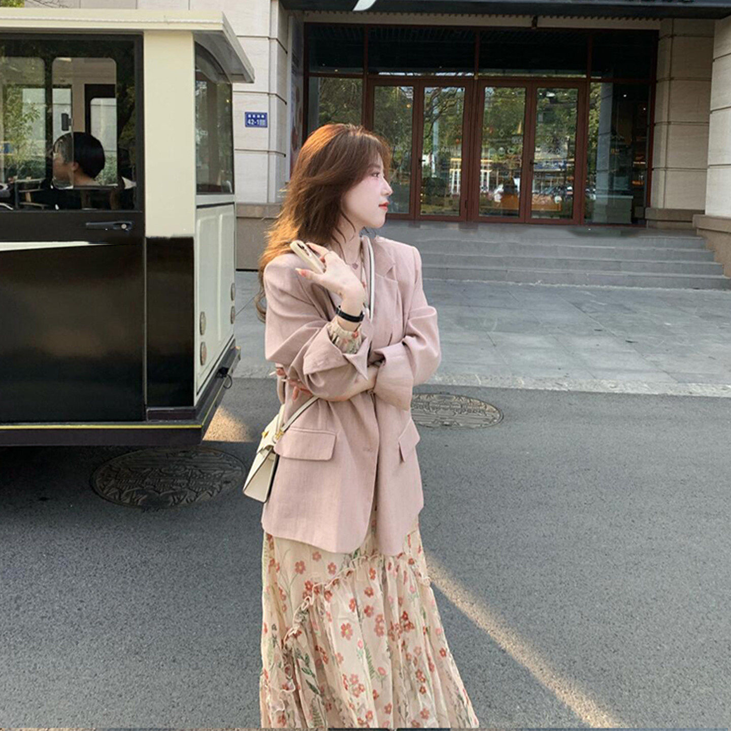 声雨竹2026早秋穿搭法式复古碎花连衣裙高级感气质粉色西装长裙子