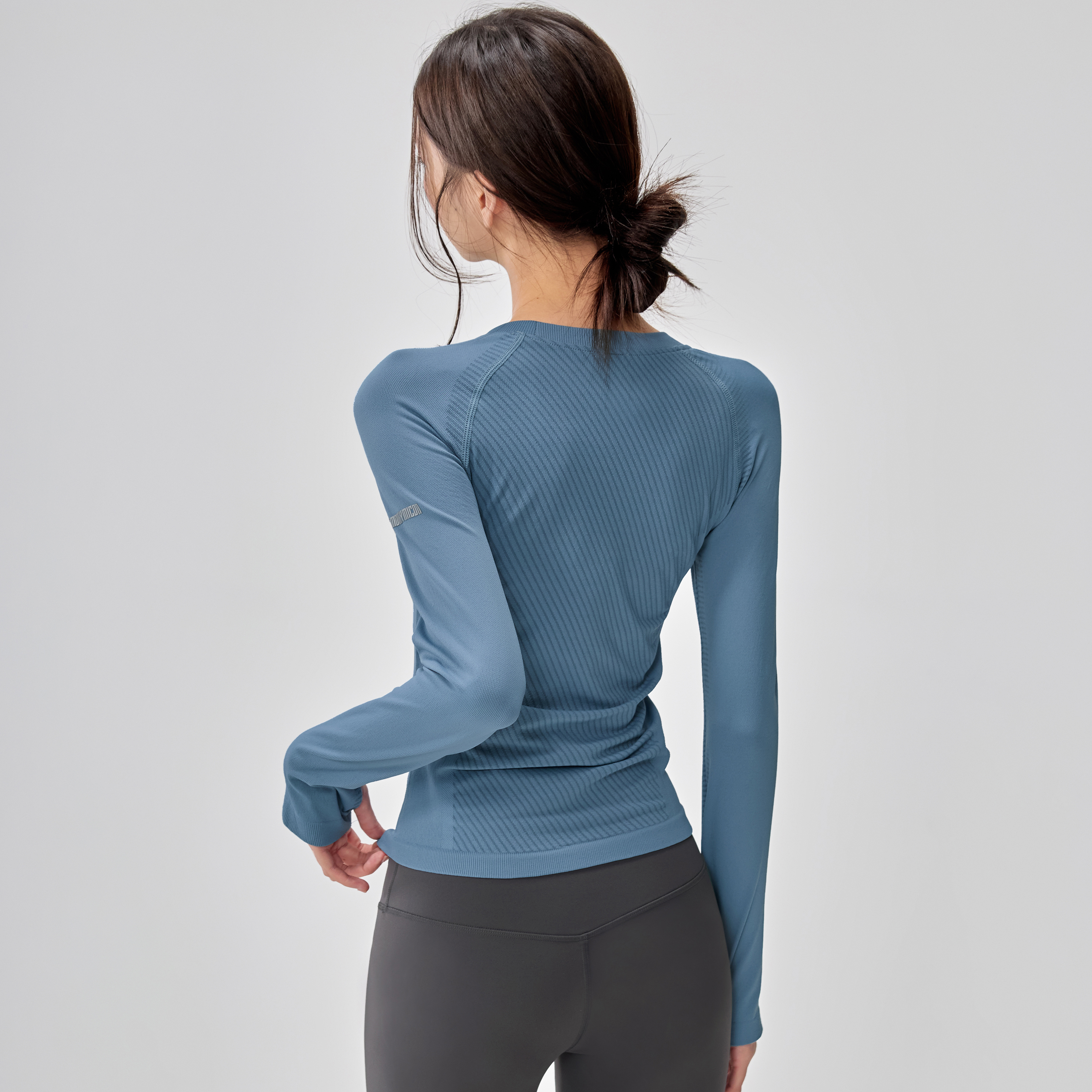 秋冬新款瑜伽服女无缝修身健身上衣普拉提训练显瘦圆领运动长袖新