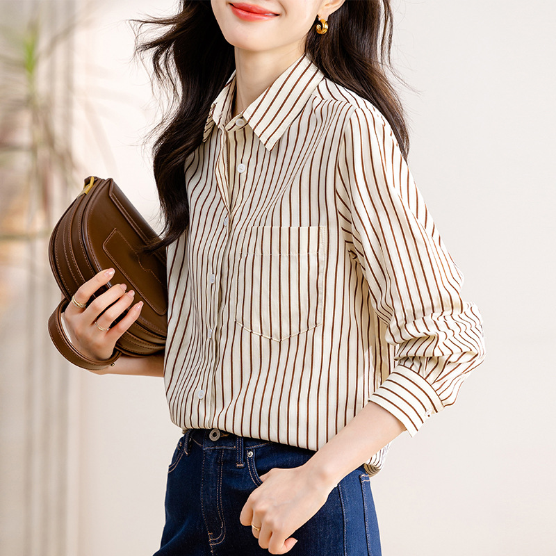 法式咖色休闲条纹衬衫女早春年新款长袖落肩袖衬衣立体图案