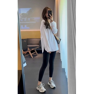 白色中长款打底衫女遮屁股卫衣内搭叠穿长袖t恤鲨鱼裤搭配的上衣