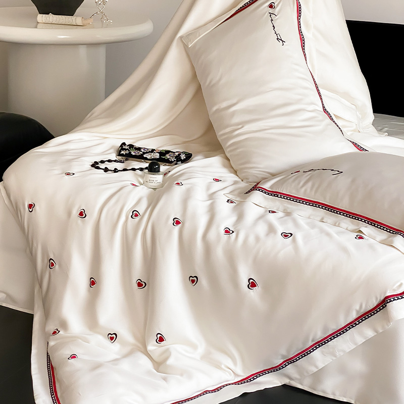 匹马棉刺绣小爱心荷叶边