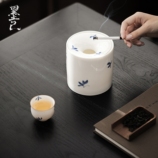 墨己白瓷手绘蝴蝶兰花烟灰缸小清新茶渍桶陶瓷水孟多功能防灰飞