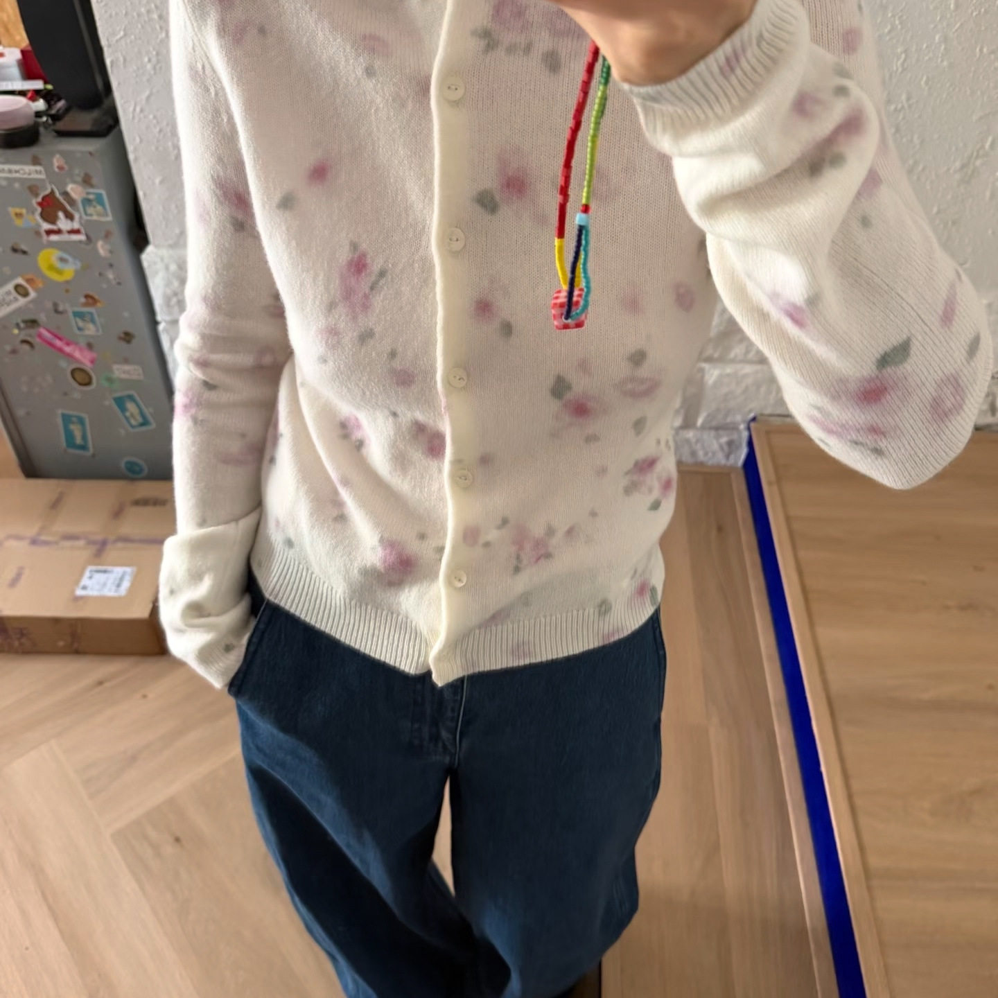 新款百搭晕染感花卉印花短款修身针织开衫女白色