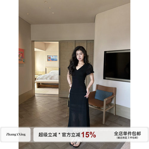 张阿星【曼妙美神】赫本高级感莱赛尔镂空V领针织修身显瘦连衣裙