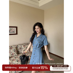 张阿星【玩转牛仔】莱赛尔棉水洗蓝翻领收腰小百褶设计显瘦连衣裙