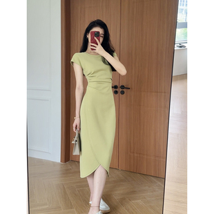 张阿星 气质优雅质感收腰不对称立体剪裁收腰连衣裙 清野绿荷