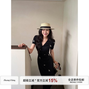 张阿星【黑巧甜茶】法式赫本刺绣精致收腰显曲线显瘦V领连衣裙女