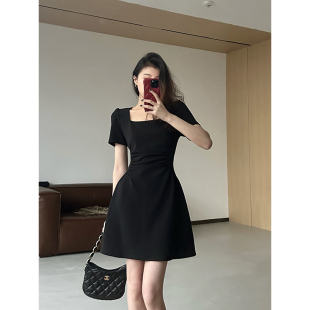 新款 2025夏季 A4腰小黑裙复古方领收腰显瘦连衣裙 芭蕾者 张阿星