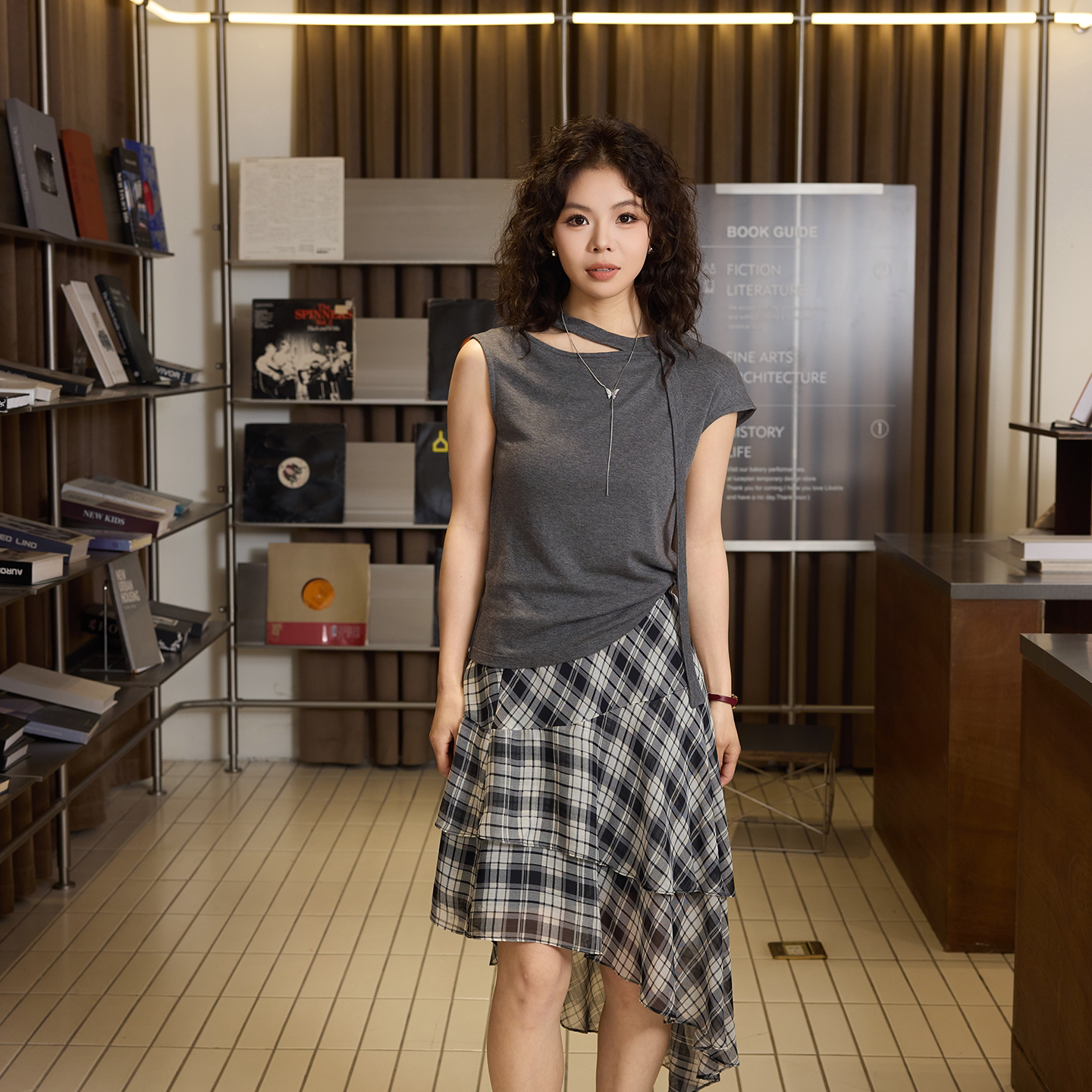 几里与麻飘带无袖修身显瘦背心女图片
