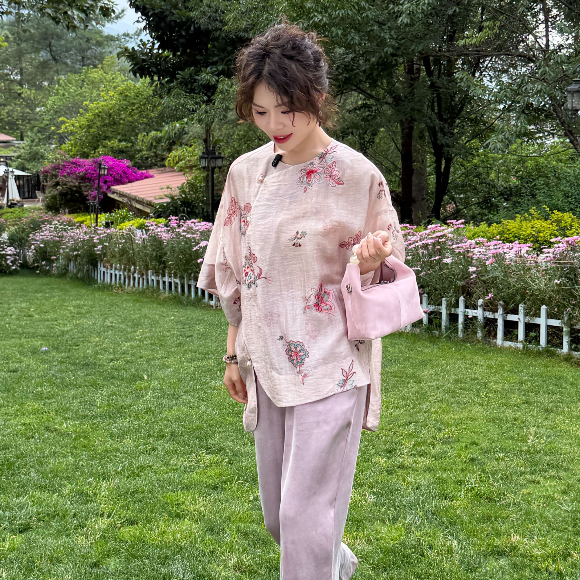 新中式天丝碎花圆领宽松衬衫图片
