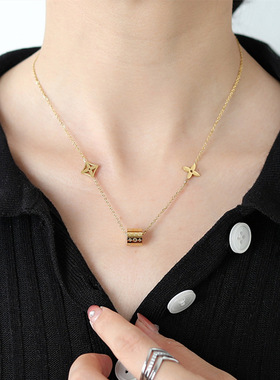 欧美百搭花卉钛钢项链吊坠