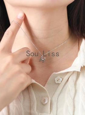 时尚简约立体英文字母项链女款高级感轻奢小众锁骨毛衣链颈链吊坠