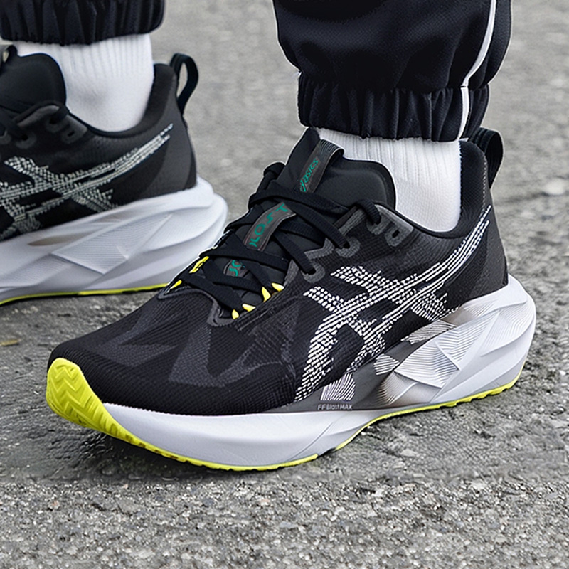 BLASTIM MAX缓冲层使训练的脚感更为柔软