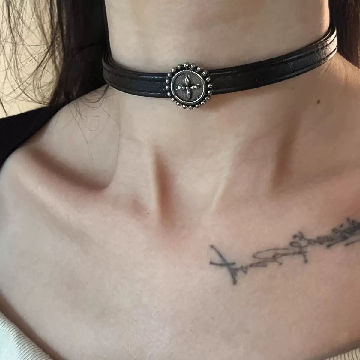 y2k甜酷复古辣妹风黑色皮革choker项圈暗黑朋克风亚文化锁骨链