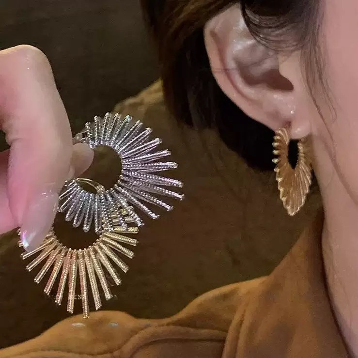 欧美夸张设计感线条桃心耳扣女轻奢气质个性高级感爱心耳环耳饰