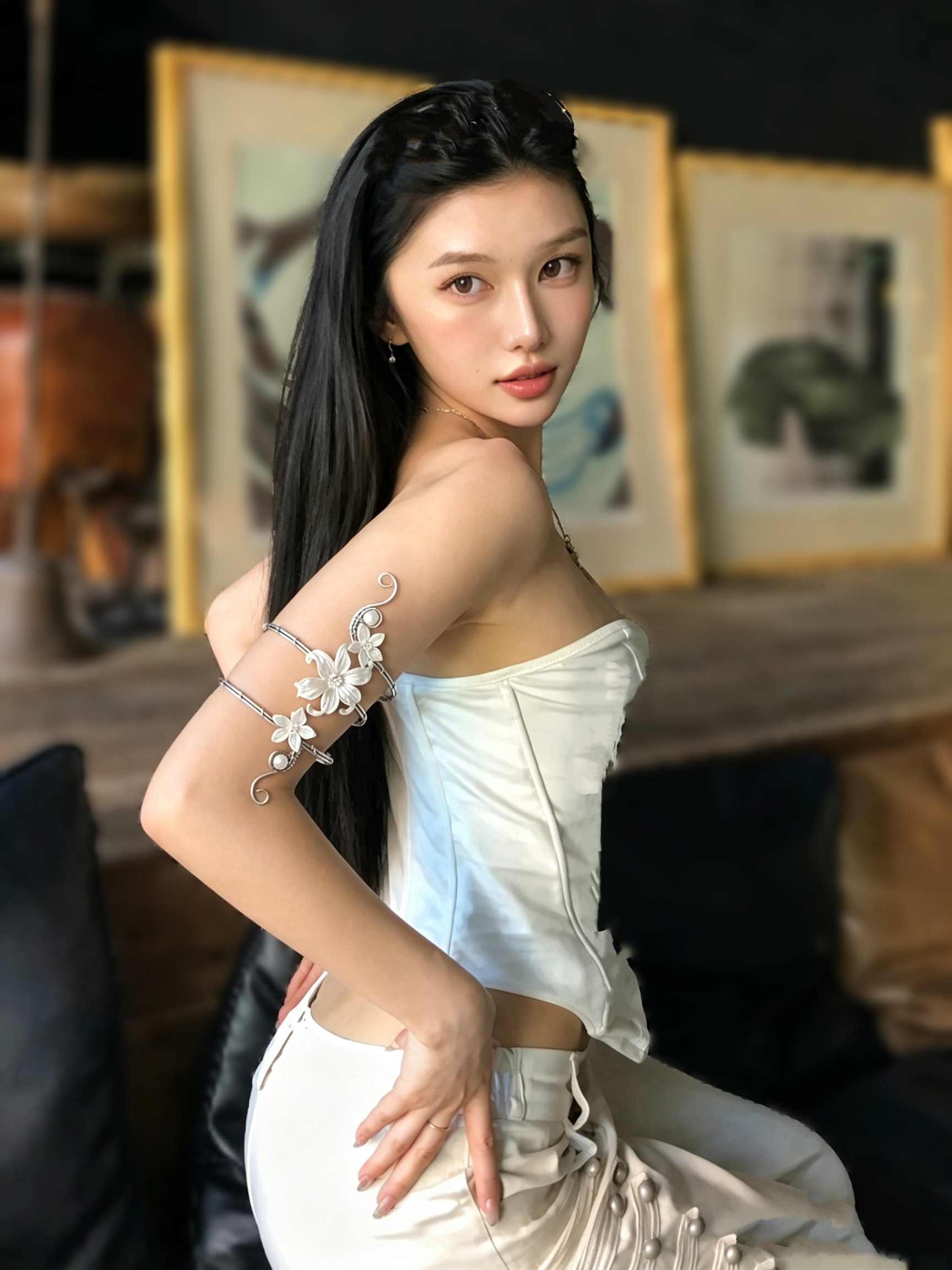 甜酷风复古银色缠绕鸢尾花臂环手镯独特设计高级感小众个性配饰
