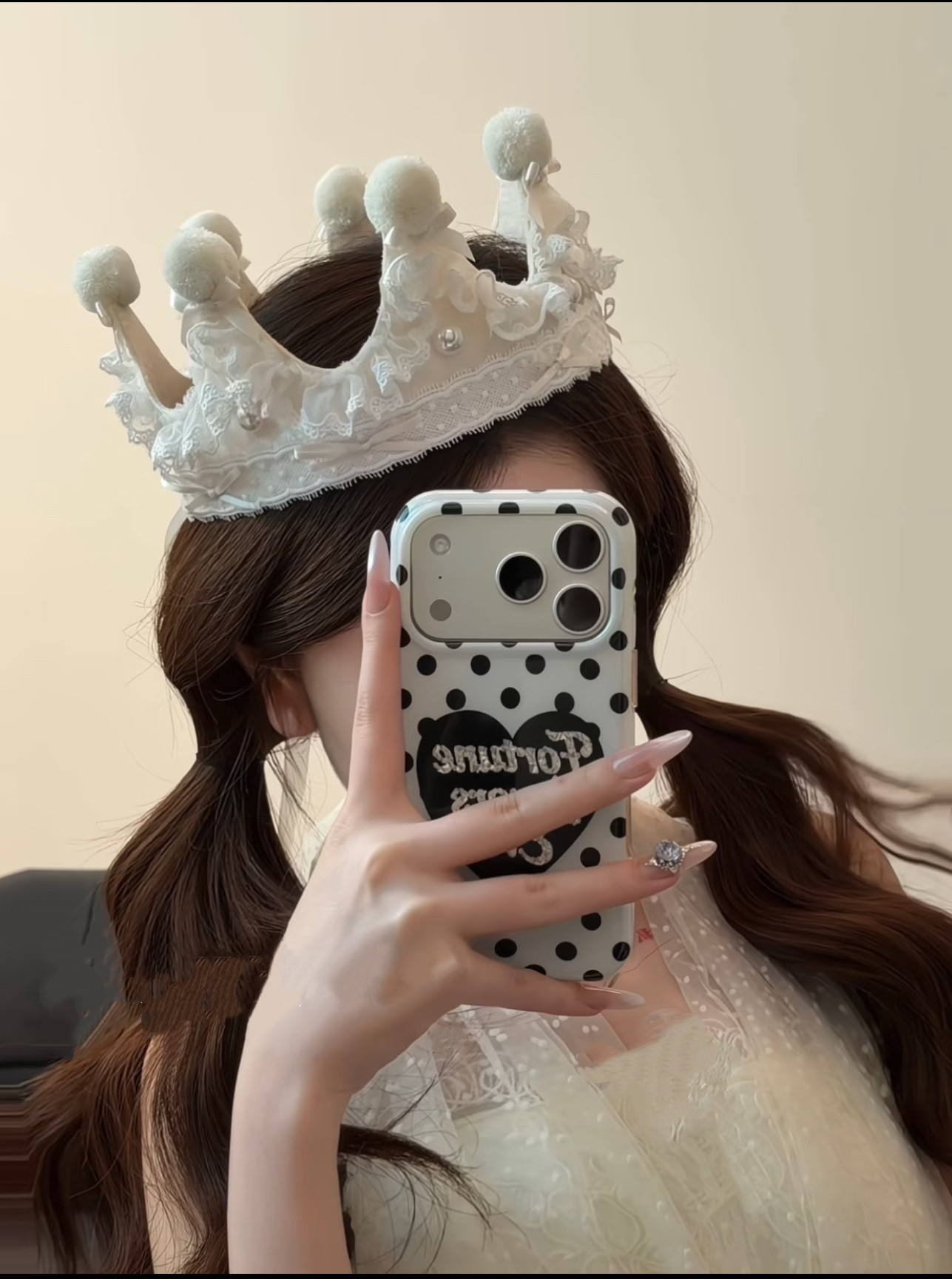 超仙公主甜美氛围感白色毛球皇冠帽发饰生日派对新娘装扮拍照发饰