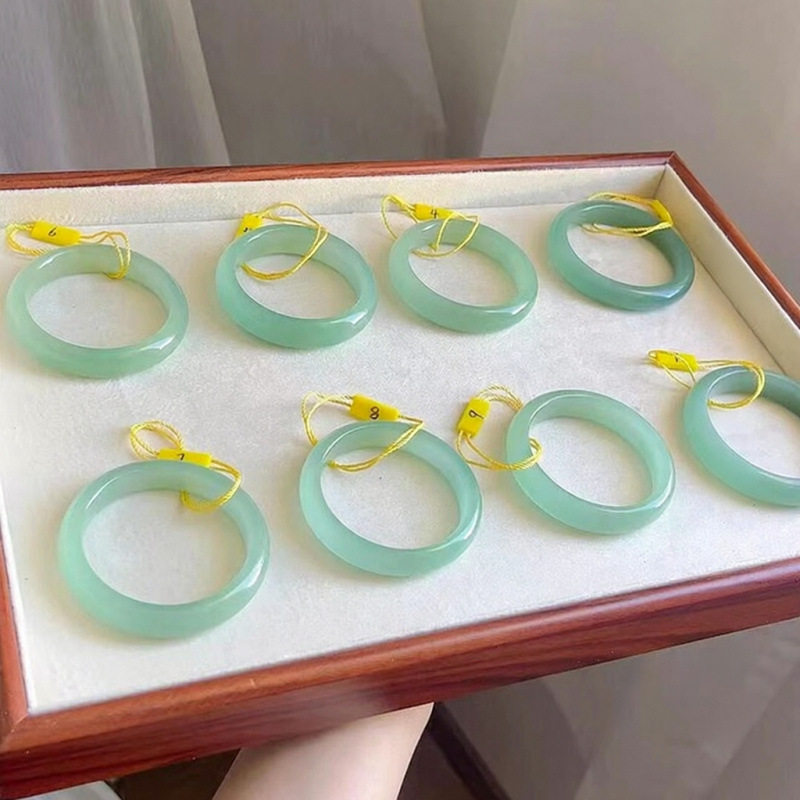 正品东陵玉手镯女款天山翠油青色