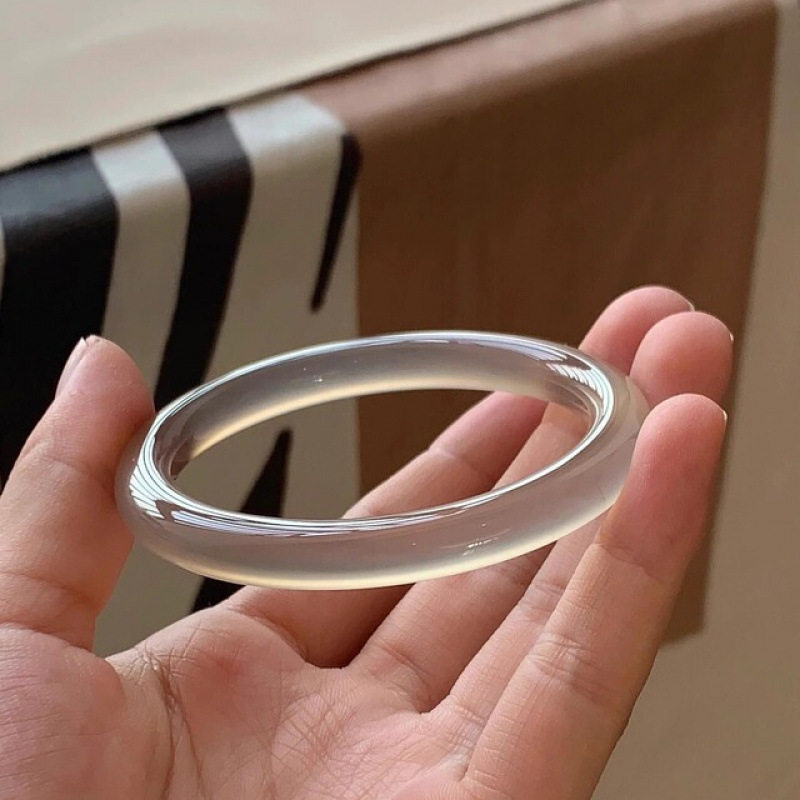 天然冰种烟灰色玛瑙玉髓手镯高级