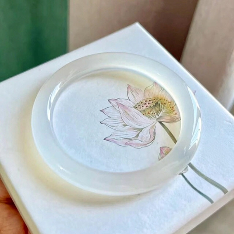 天然白月光玛瑙手镯冰种玉髓