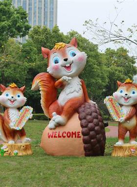 户外玻璃钢松鼠雕塑幼儿园卡通动物摆件小区园林景观草坪落地装饰