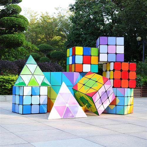 玻璃钢几何魔方雕塑幼儿园游戏城影院电竞彩色三角积木装饰品摆件