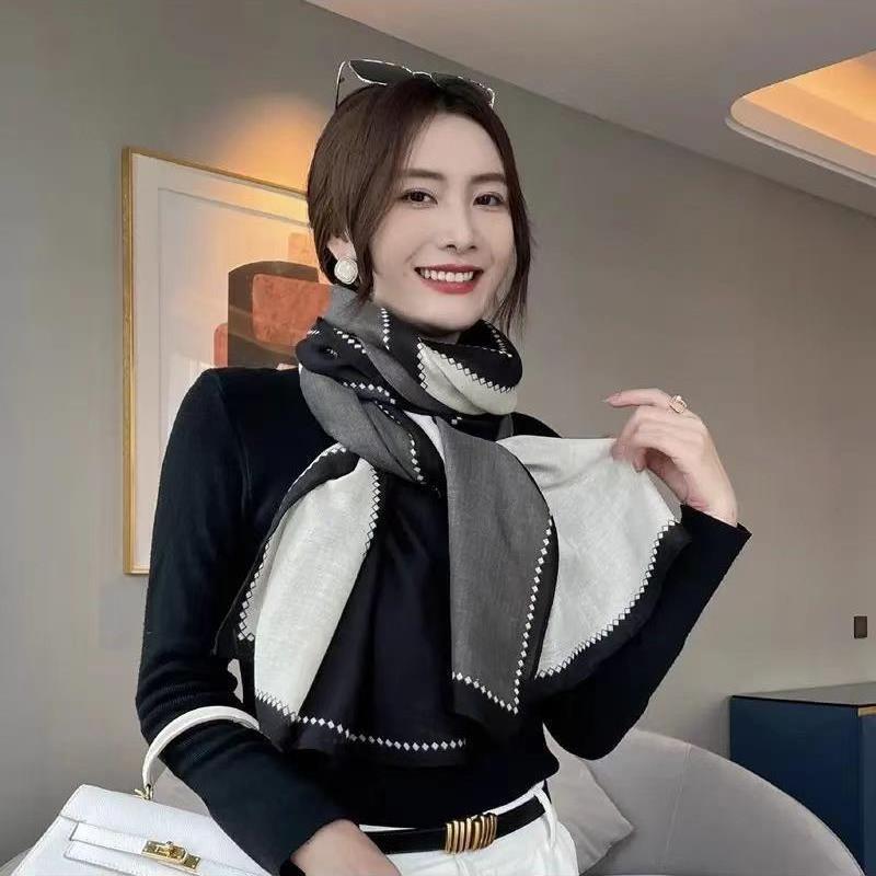 围巾女春秋薄款高级感韩系围脖披肩两用氛围百搭2026新款潮流丝巾