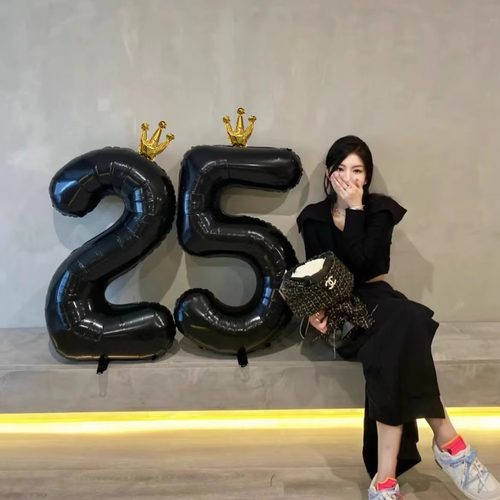 黑色皇冠数字气球生日拍照